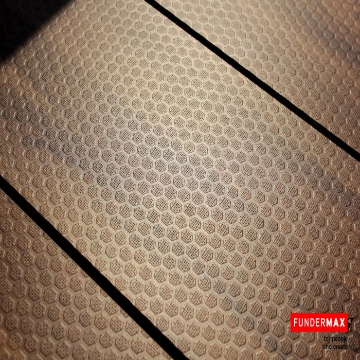 Террасные листы Fundermax Hexa с антискользящей поверхностью тест фото 3